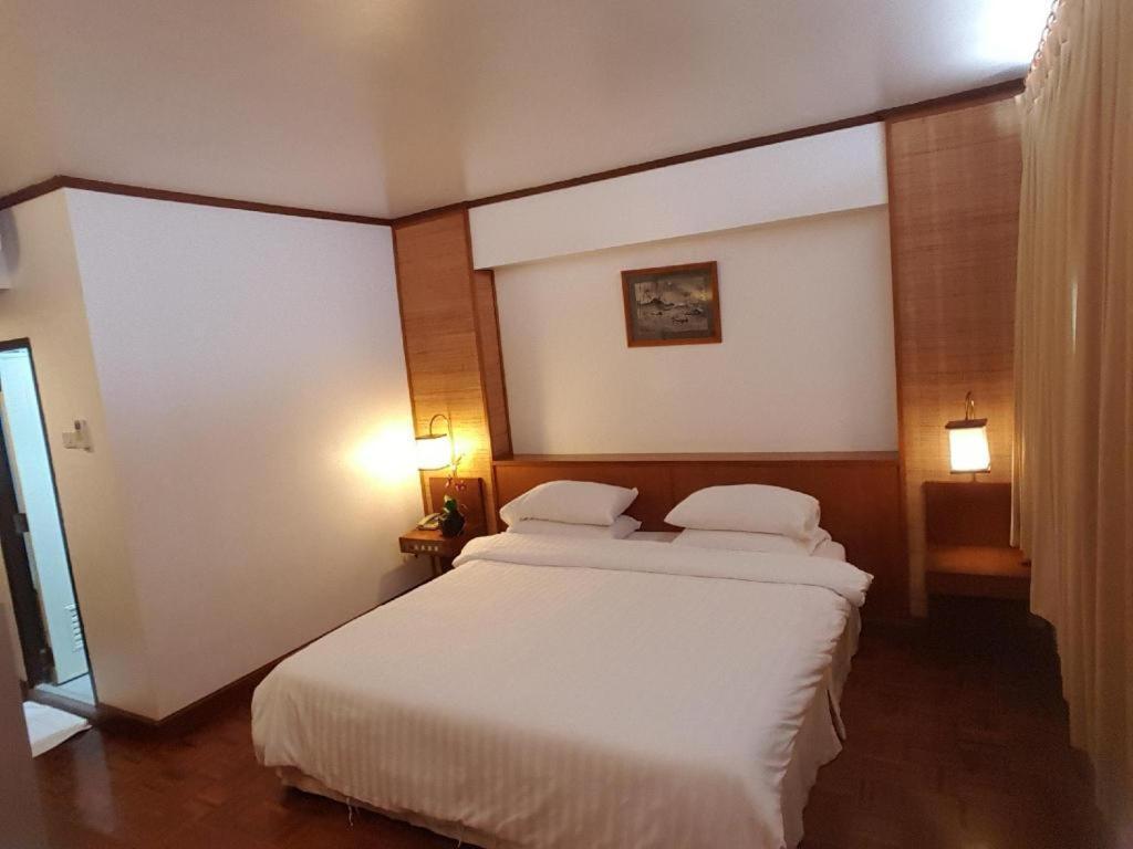 Dusit Hotel Sakon Nakhon Exterior photo