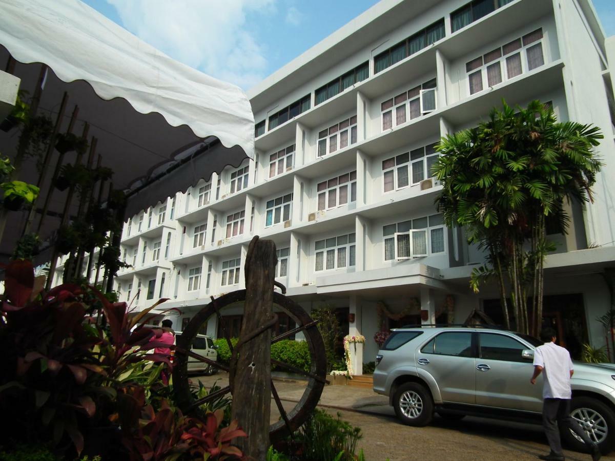 Dusit Hotel Sakon Nakhon Exterior photo